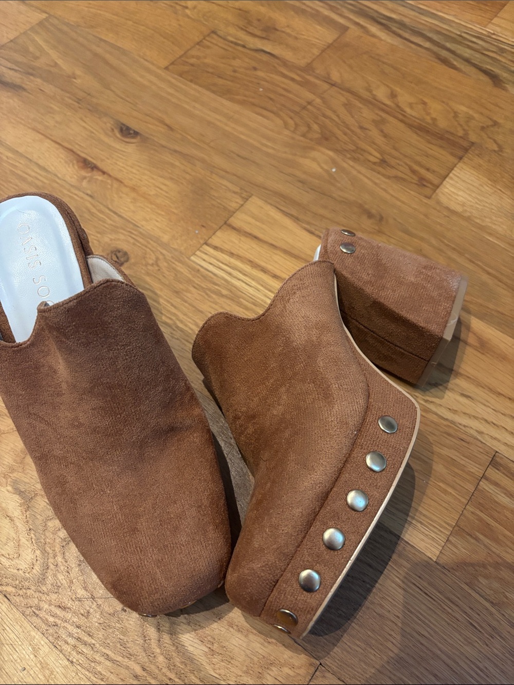 Oasis Society Sierra Suede Platform Mules Caramel Studded Clog Heels Size 8.5